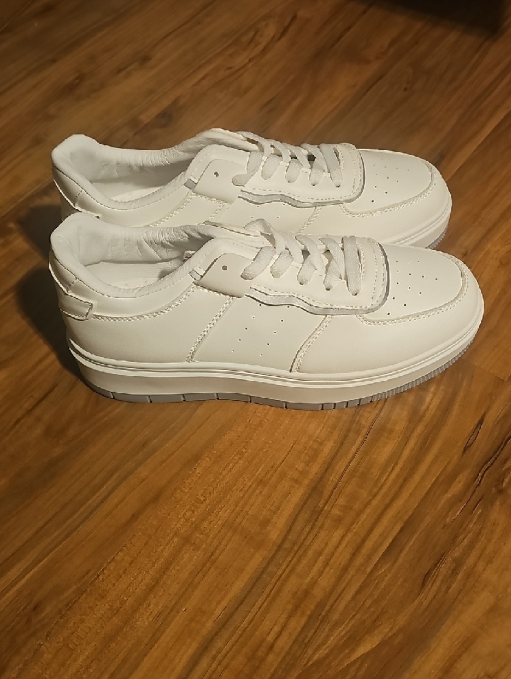 PrettyLittleThing White Platform Sneakers - Picture 3 of 4